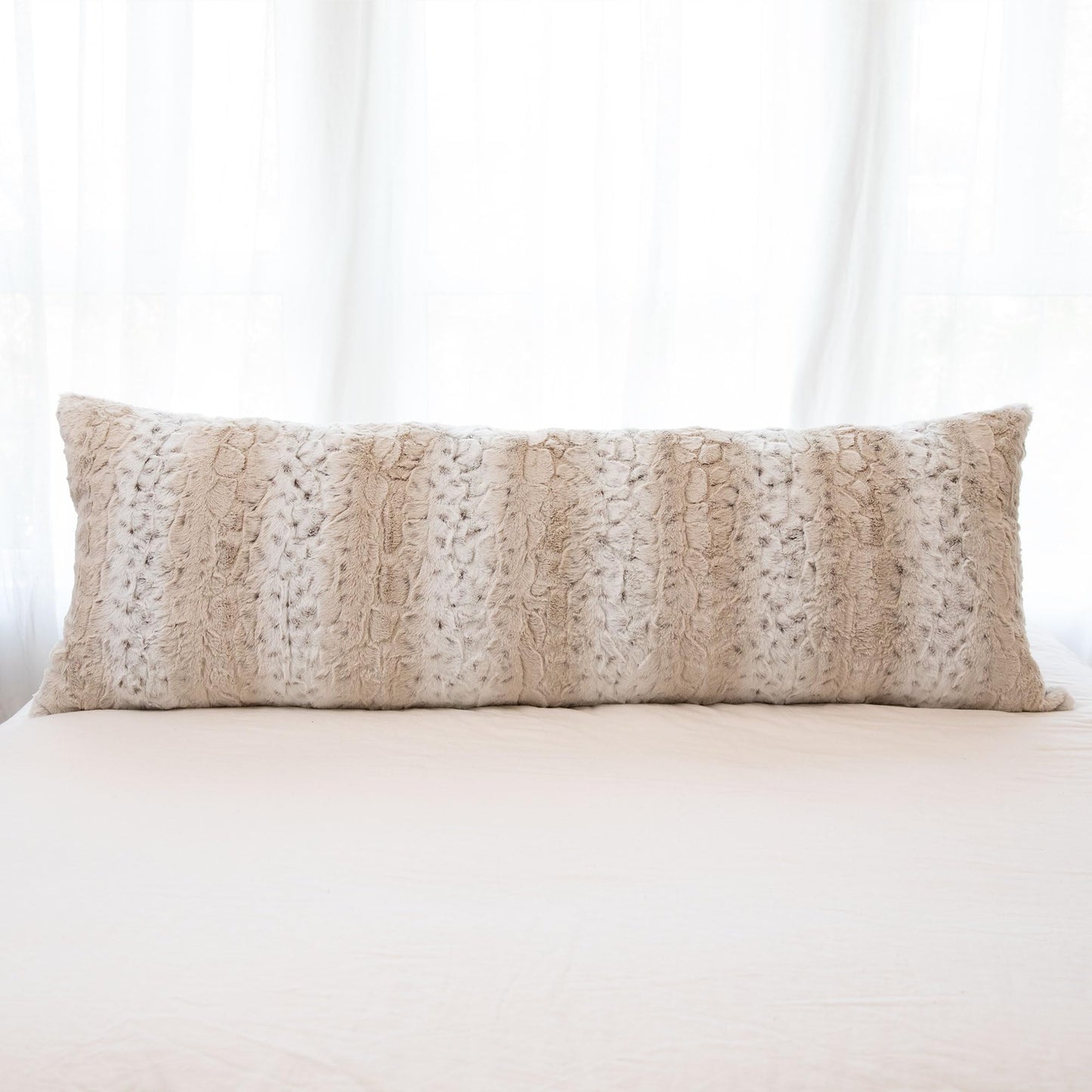 Cheer Collection Faux Fur Throw Pillows with Inserts – Set of 2 Decorative Square Couch Pillows, 18” x 18” Snow Leopard Embossed Ombre Design for Sofa, Bed & Living Room Decor