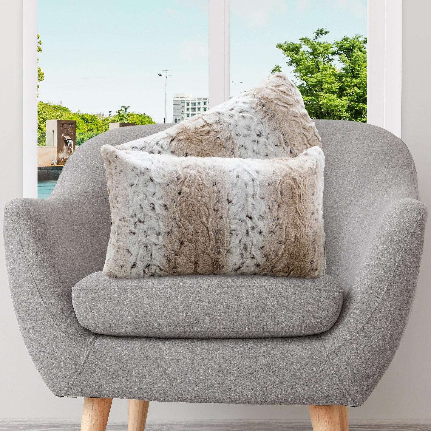 Cheer Collection Faux Fur Throw Pillows with Inserts – Set of 2 Decorative Square Couch Pillows, 18” x 18” Snow Leopard Embossed Ombre Design for Sofa, Bed & Living Room Decor